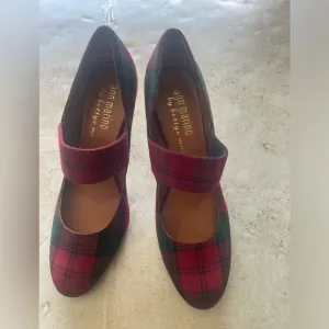 Ann Mariano by Betty muller shoes size 81/2M