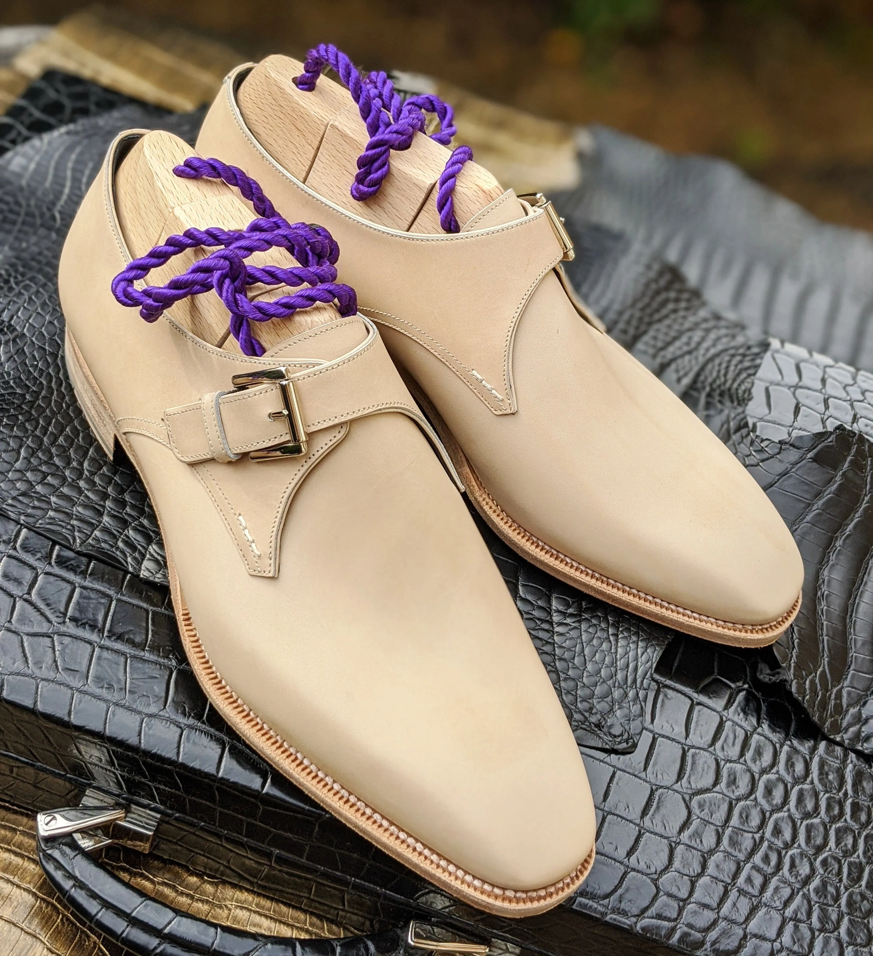 Ascot Single Monk - Cream Crust