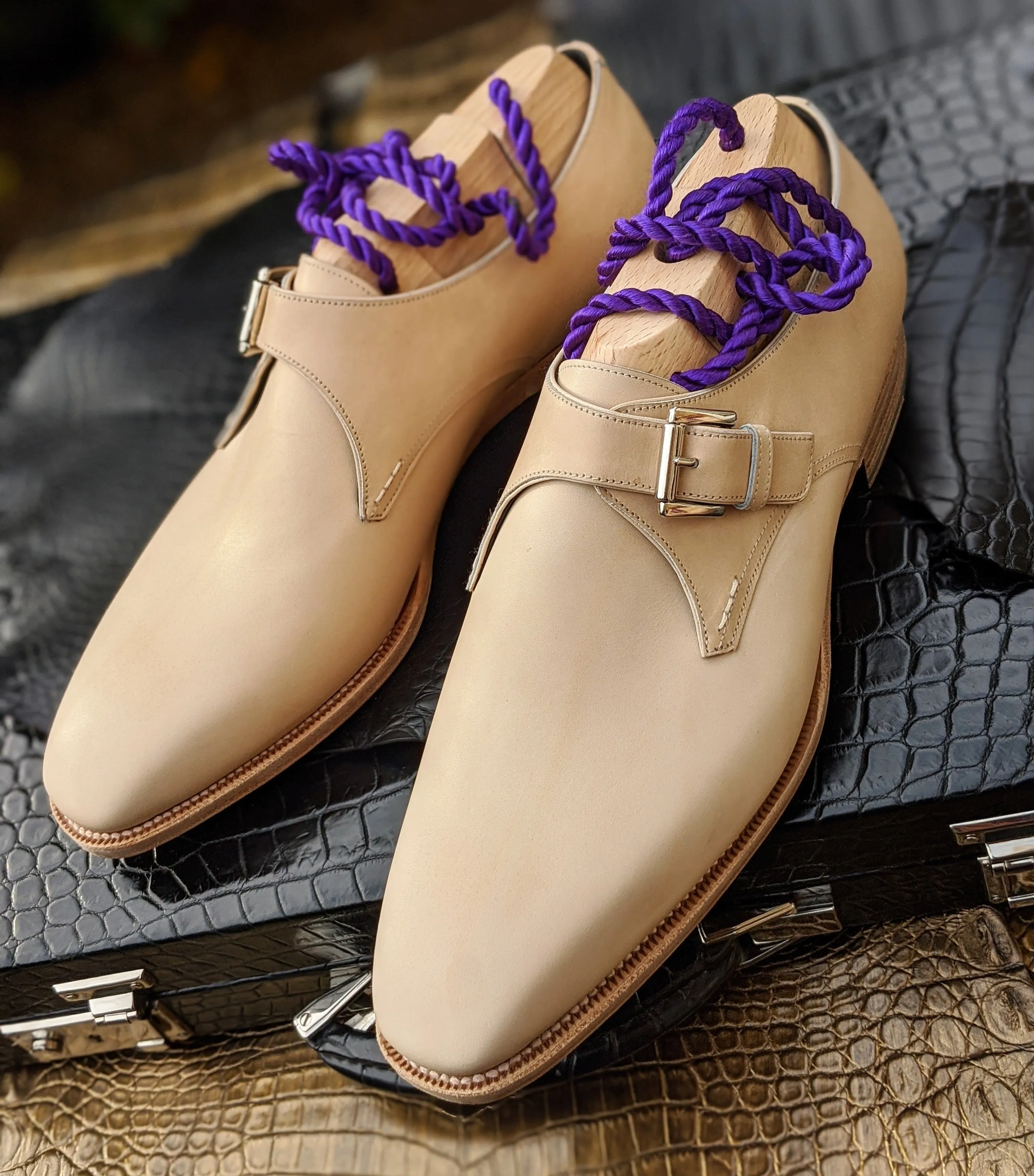 Ascot Single Monk - Cream Crust