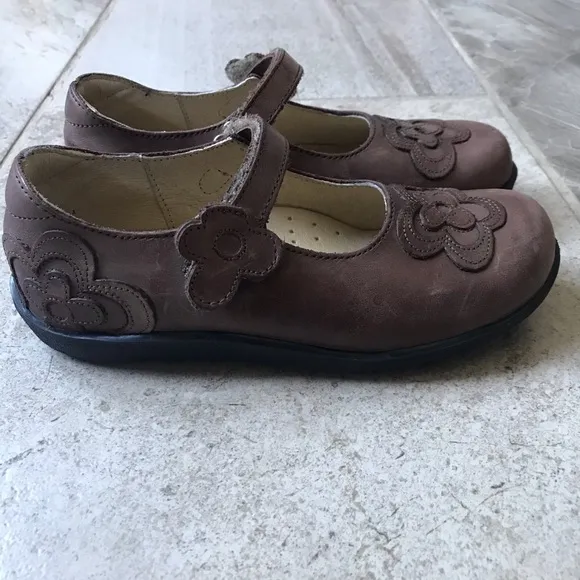 Aster brown leather shoes, 31 EU/ 1US.