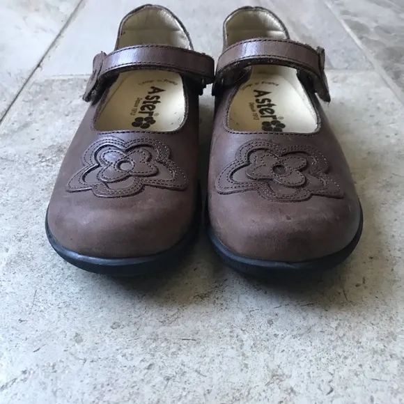 Aster brown leather shoes, 31 EU/ 1US.