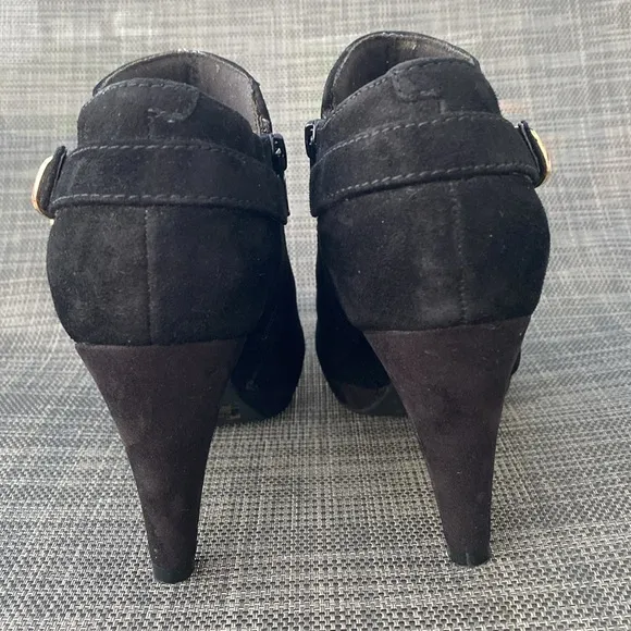 Clarks Women's Brier Milan Suede Leather Buckle Zip-up Ankle Bootie Size 7.5.