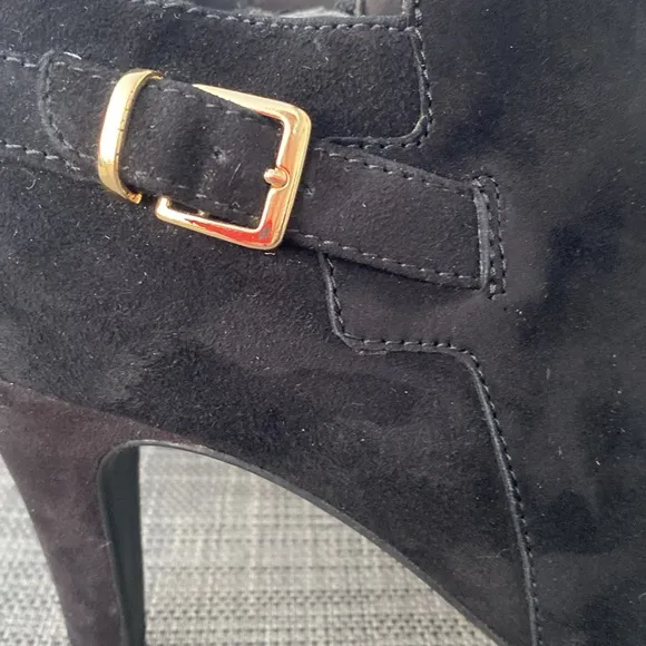 Clarks Women's Brier Milan Suede Leather Buckle Zip-up Ankle Bootie Size 7.5.