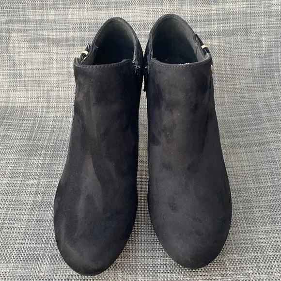 Clarks Women's Brier Milan Suede Leather Buckle Zip-up Ankle Bootie Size 7.5.