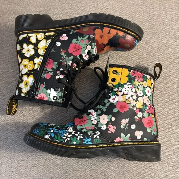 Dr. Martens Floral Mash Up Leather Lace Up Boots Girls size 2