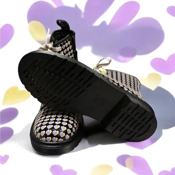 Dr. Martens Girls Patent Printed Heart Boots. NWOB. Size 4.