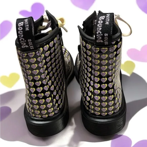 Dr. Martens Girls Patent Printed Heart Boots. NWOB. Size 4.
