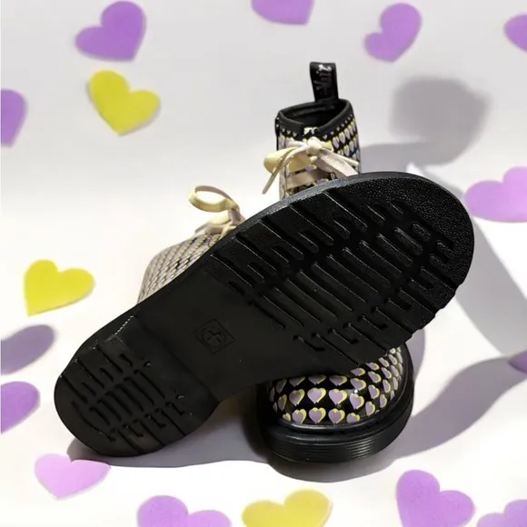 Dr. Martens Girls Patent Printed Heart Boots. NWOB. Size 4.