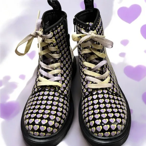 Dr. Martens Girls Patent Printed Heart Boots. NWOB. Size 4.