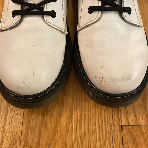 Dr Martens sz womens/girls 5 white lace up boots great condition wear shown