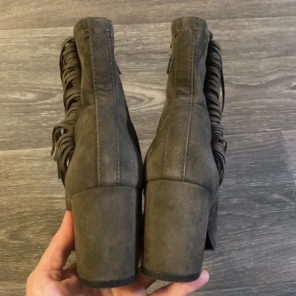 EUC Frye Jodi Fringe Suede Short Ankle Bootie Boots in Smoke Gray Size 6