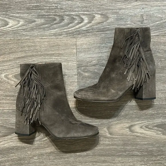 EUC Frye Jodi Fringe Suede Short Ankle Bootie Boots in Smoke Gray Size 6