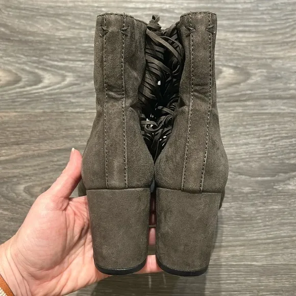 EUC Frye Jodi Fringe Suede Short Ankle Bootie Boots in Smoke Gray Size 6