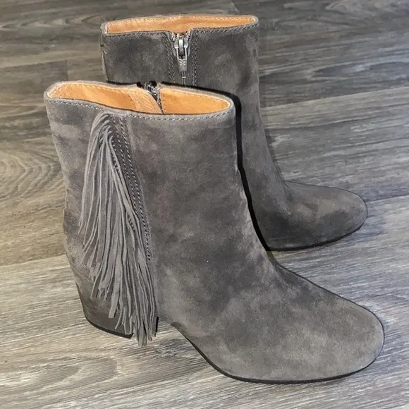 EUC Frye Jodi Fringe Suede Short Ankle Bootie Boots in Smoke Gray Size 6