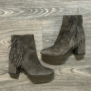 EUC Frye Jodi Fringe Suede Short Ankle Bootie Boots in Smoke Gray Size 6