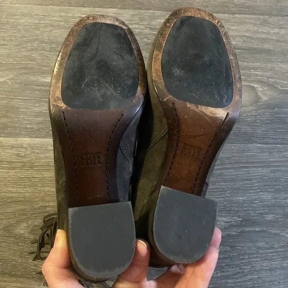 EUC Frye Jodi Fringe Suede Short Ankle Bootie Boots in Smoke Gray Size 6