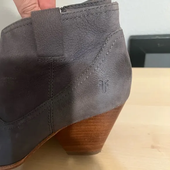 FRYE Reina Zip Grey Gray Nubuck Leather Ankle Booties 6.5