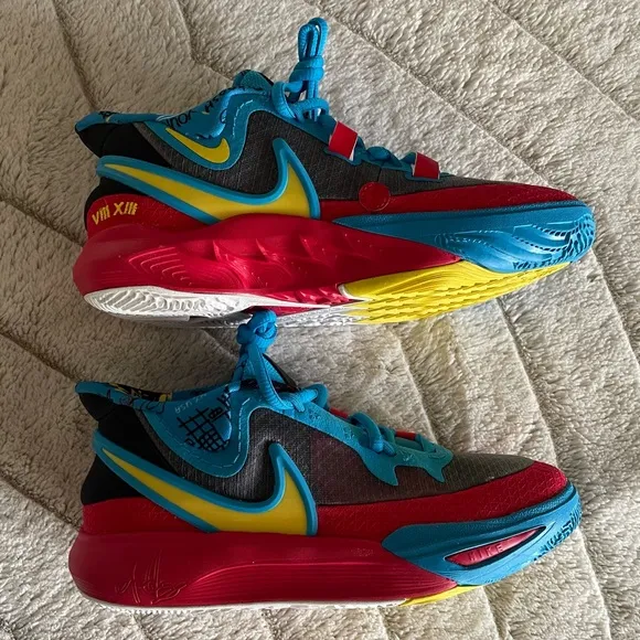 KIDS: Nike Kyrie 8 GO SE (GS) Black / Tour Yellow