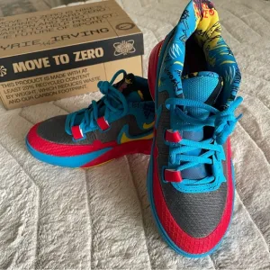 KIDS: Nike Kyrie 8 GO SE (GS) Black / Tour Yellow
