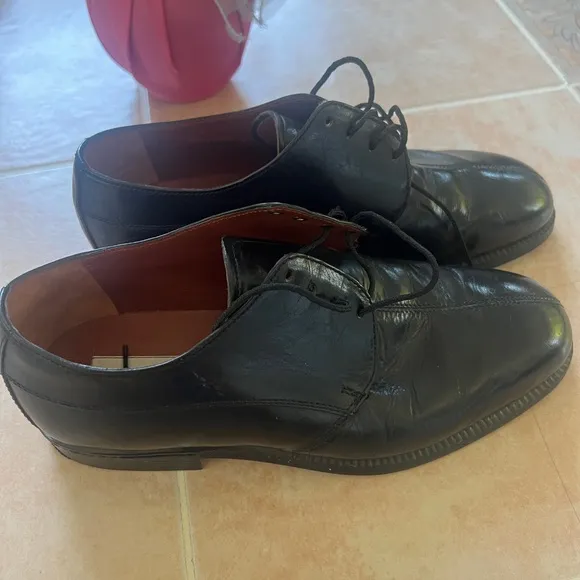 Louis Dell Olio Black leather shoes Mens,size 71/2M excellent condition.