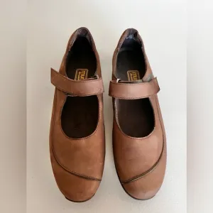 Munro American Alpine Nubuck Leather Mary Jane Shoes Size 9