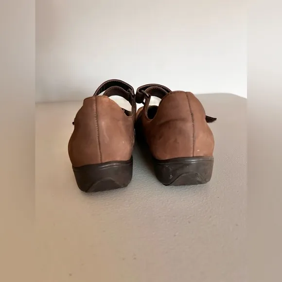 Munro American Alpine Nubuck Leather Mary Jane Shoes Size 9