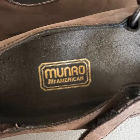 Munro American Alpine Nubuck Leather Mary Jane Shoes Size 9