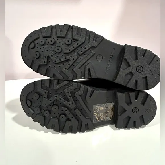 New GEOX black ankle leather boots for girls.
