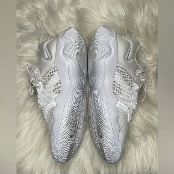 🏀Nike Giannis Immortality 3 Triple White Mens Shoes size 9