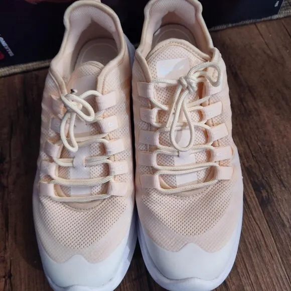 Nike Womens Peach White Air Max Axis Guava Ice Sneaker Shoes Size 8
