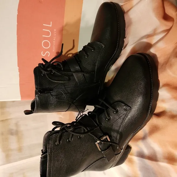 NWT Soul Naturalizer Ladies Black Lace-Up Quaid Combat Boots with Buckle Size 10