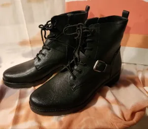 NWT Soul Naturalizer Ladies Black Lace-Up Quaid Combat Boots with Buckle Size 10