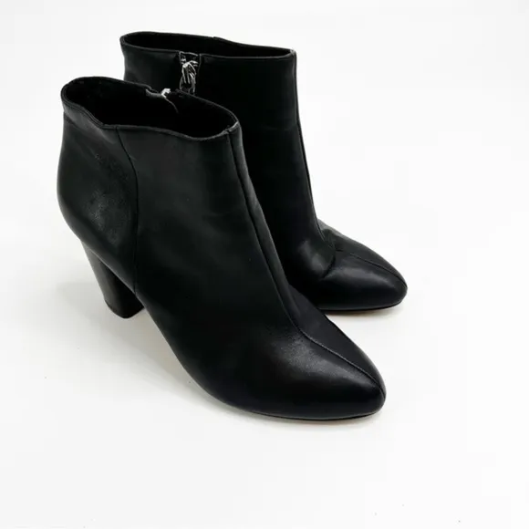 Saks Fifth Avenue Jamie Black Leather Ankle Boot Size 10