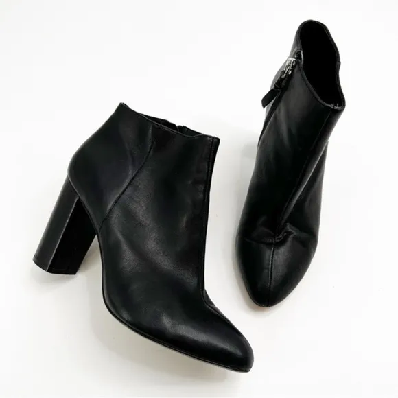 Saks Fifth Avenue Jamie Black Leather Ankle Boot Size 10