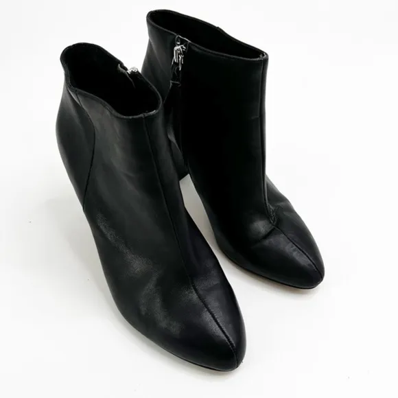 Saks Fifth Avenue Jamie Black Leather Ankle Boot Size 10