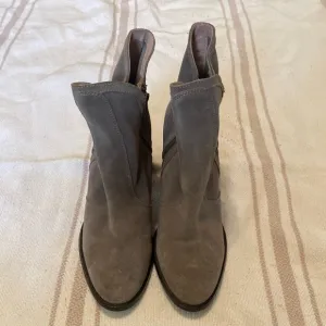 Seychelles gray suede zip-up ankle boots