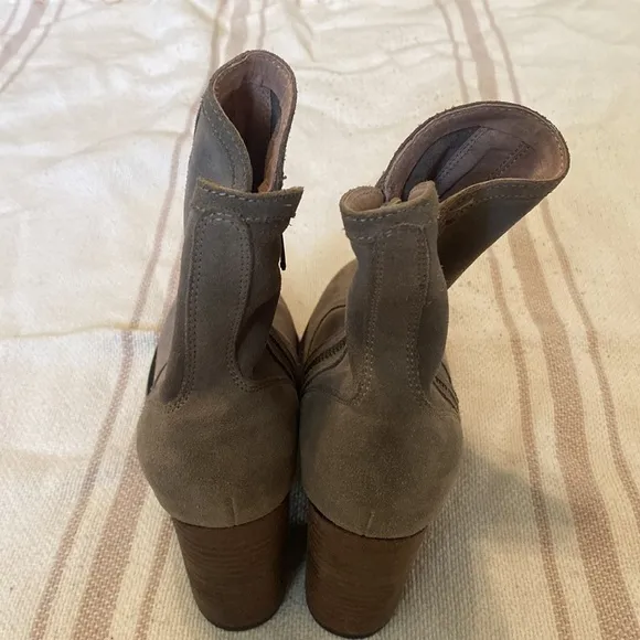 Seychelles gray suede zip-up ankle boots