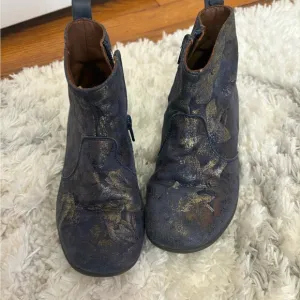 Stylish Blue and Gold Ankle Boots in excelent condition us size is 11.5-12
