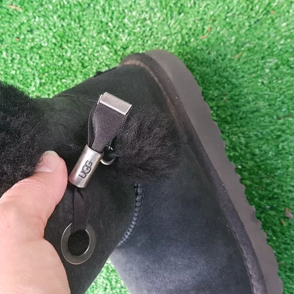 Ugg ankle boots black for girls