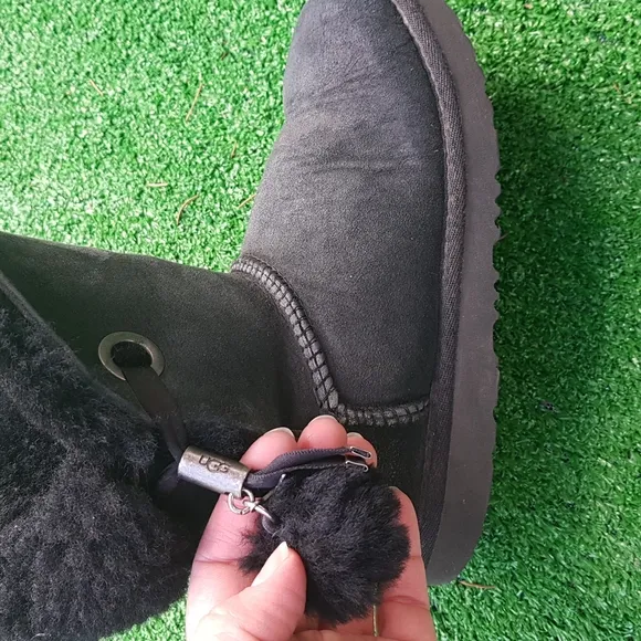 Ugg ankle boots black for girls