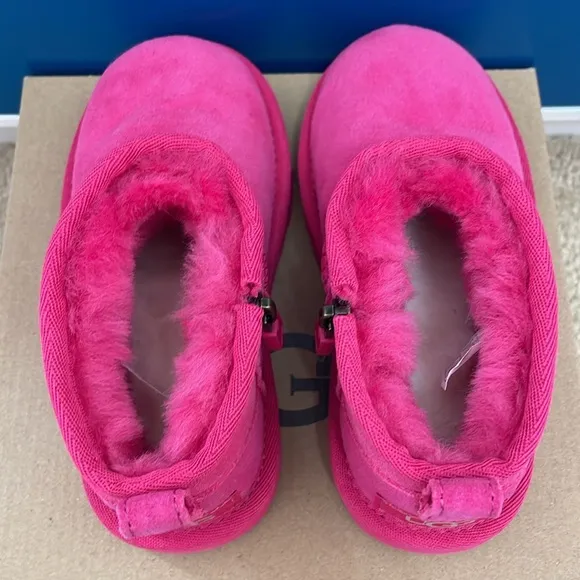 UGGS - NWT toddler girl size 11 pink classic ultra mini side zip boots.