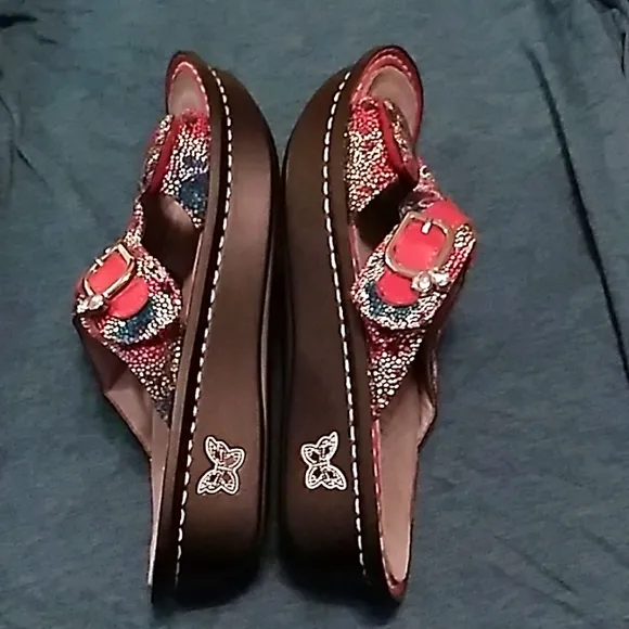 Women's Alegria Floral gorgeous 🥰 leather shoes size 37.