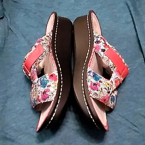 Women's Alegria Floral gorgeous 🥰 leather shoes size 37.